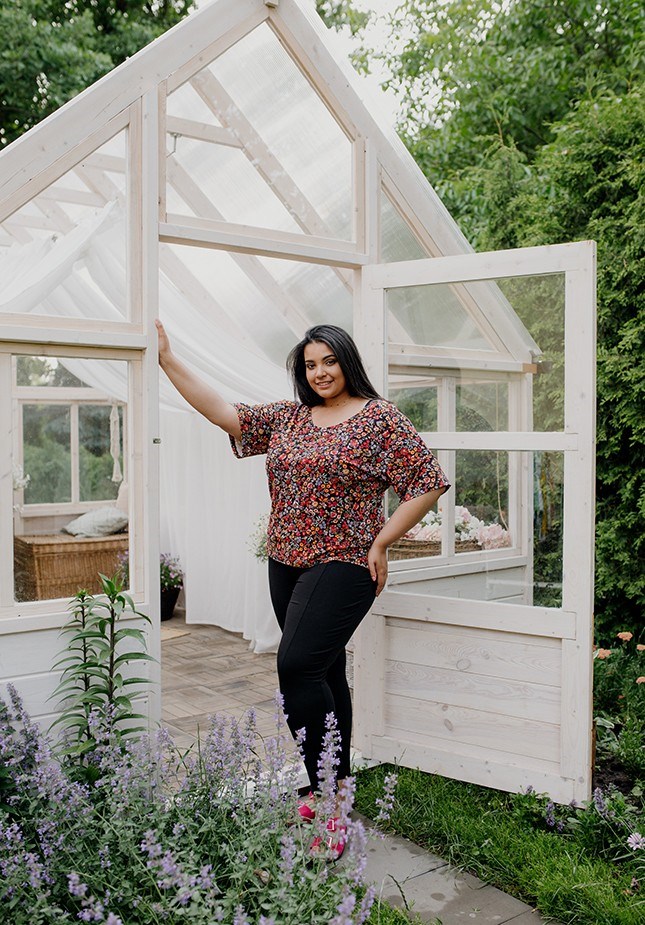 Bluzka w czerwone kwiaty 6362