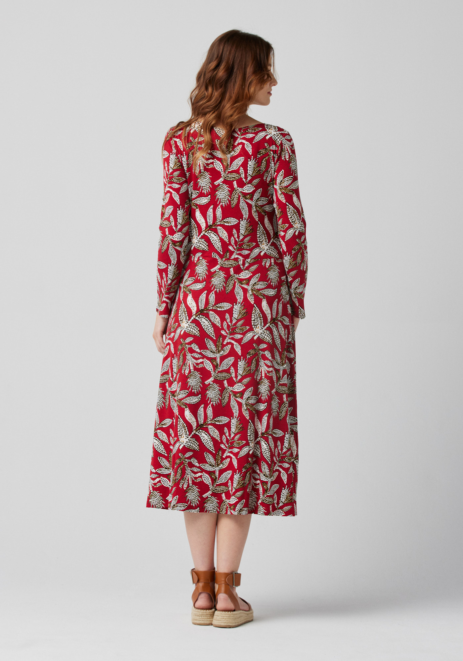 Czerwona sukienka w jasne gałązki 1895
