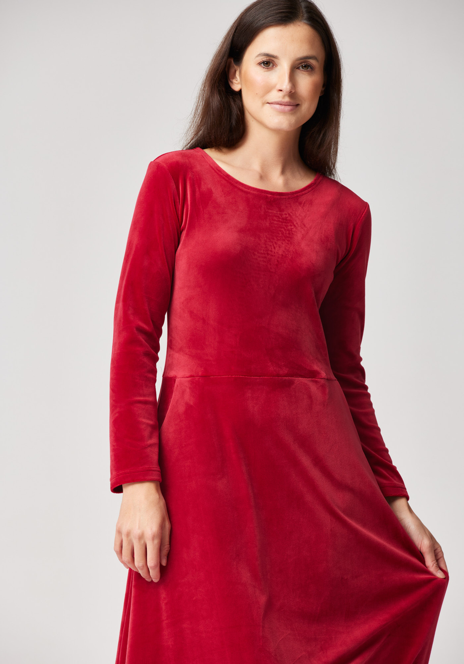 Czerwona welurowa sukienka 1984