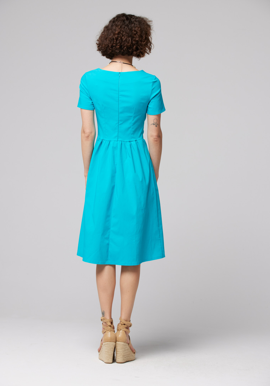 Turkusowa sukienka z podkreśloną talią 1773