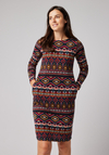 Dzianinowa sukienka w kolorowe wzory 1822