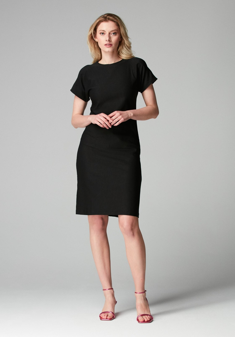 Elegancka czarna sukienka 1744