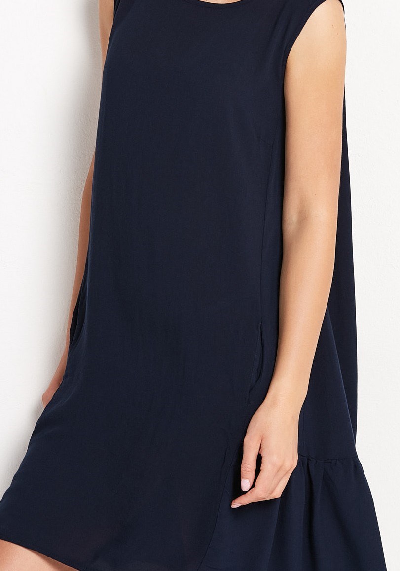 Granatowa sukienka z falbaną 1099