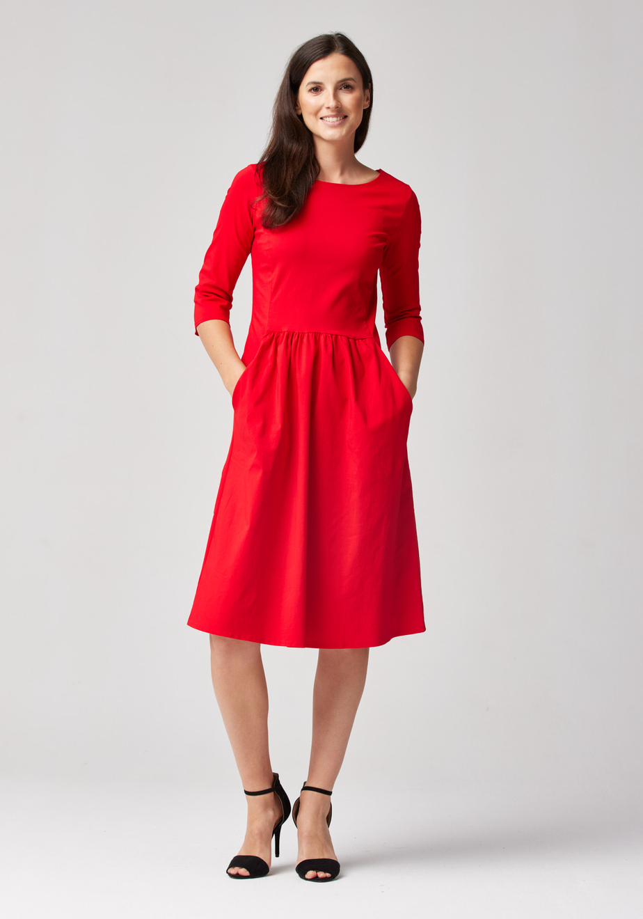 Elegancka, czerowna sukienka z kieszeniami 1762