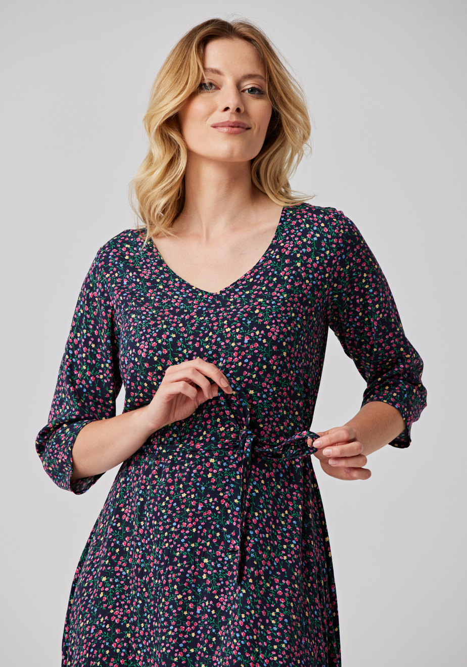 Rozkloszowana czarna sukienka 1005