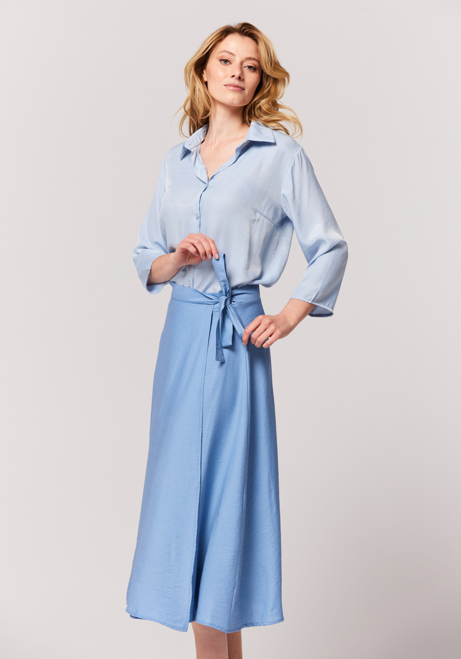 Błękitna koszula z wiskozy satynowej 3094