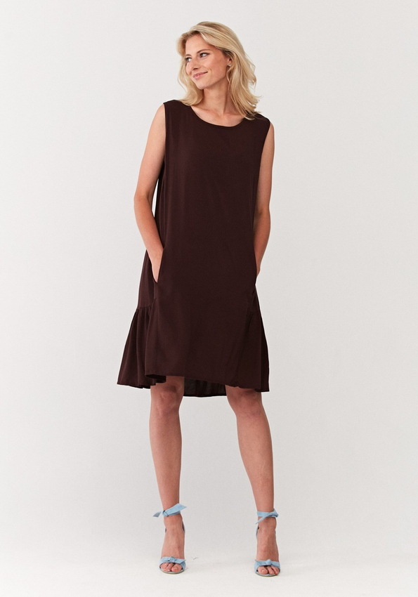 Brązowa sukienka z falbaną 1099