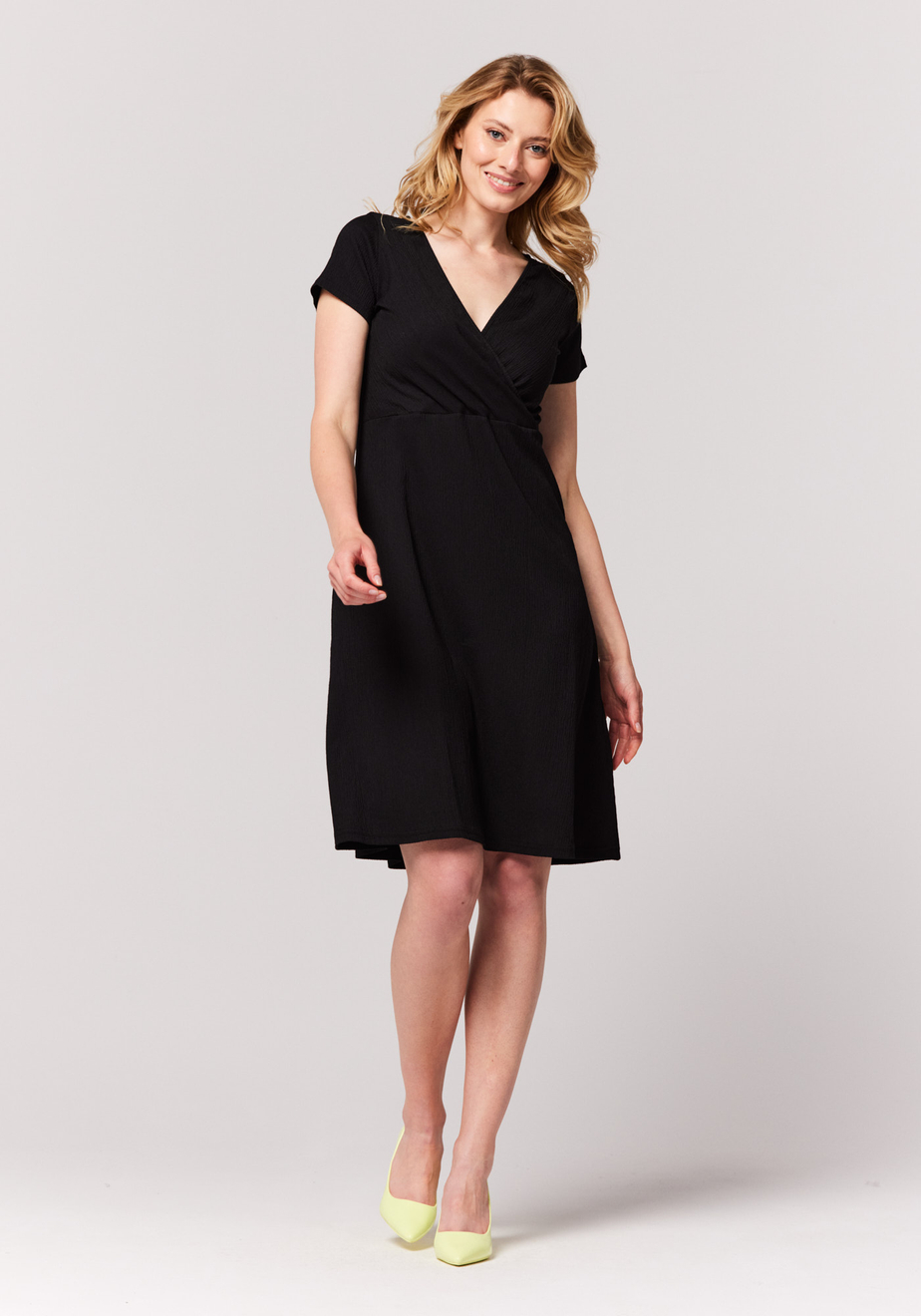 Czarna sukienka z dekoltem w szpic 1420