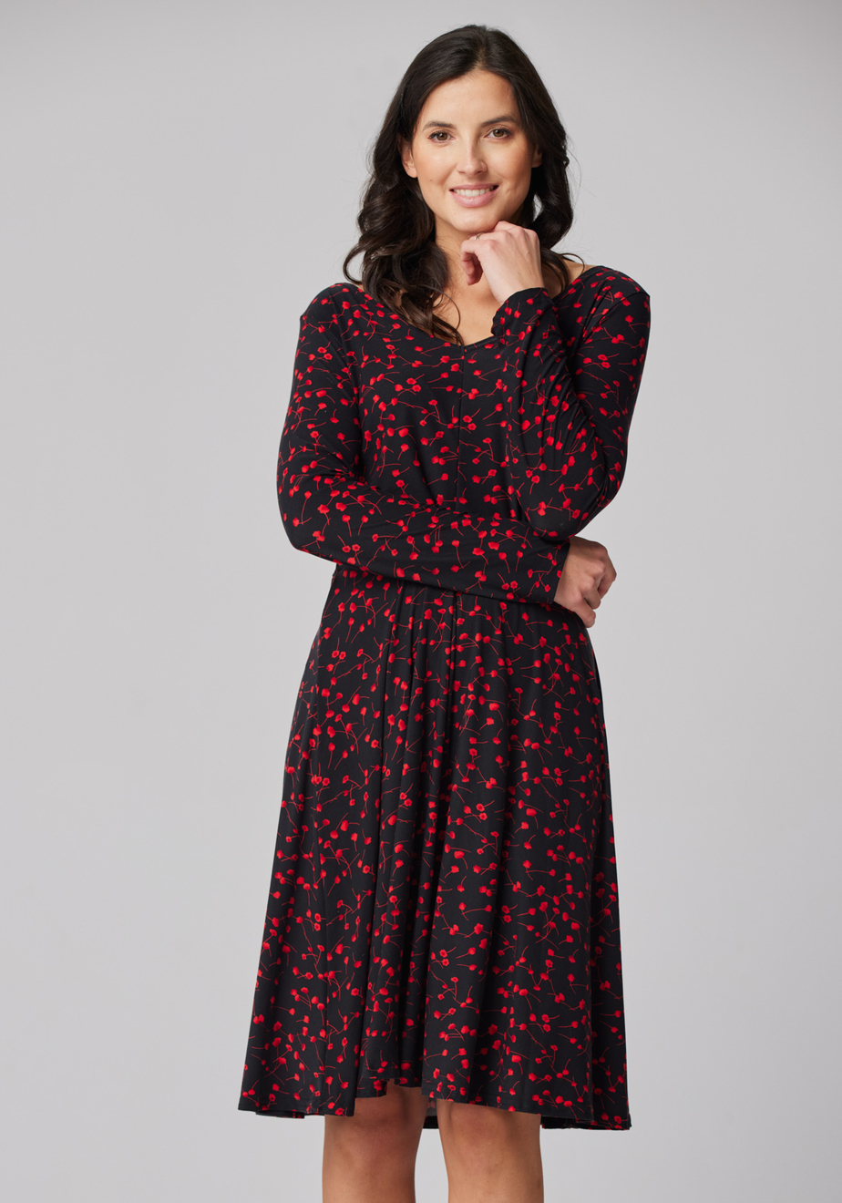 Rozkloszowa czarna sukienka w czerwone kwiatki 1937