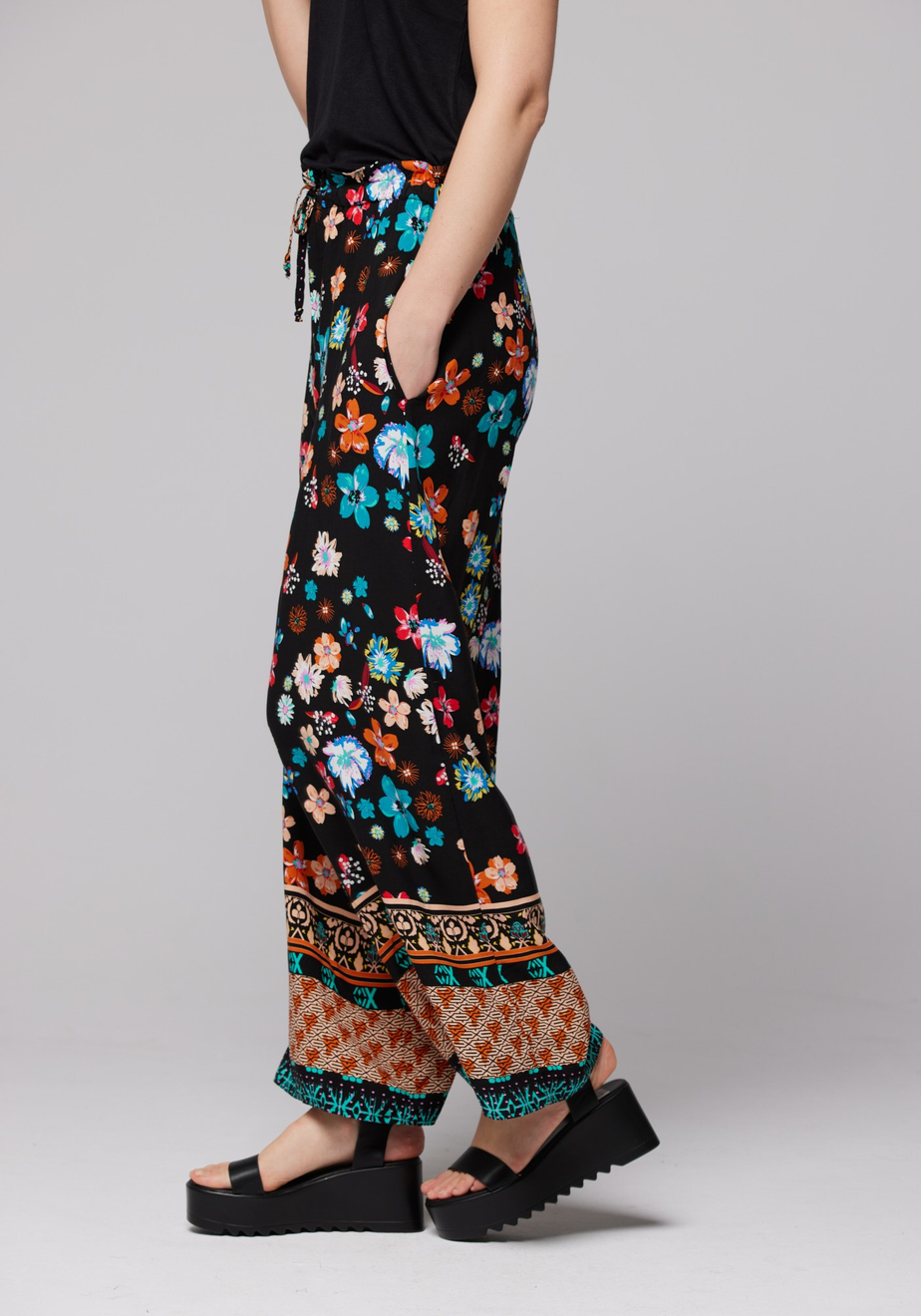 Luźne spodnie w kwiaty 5101