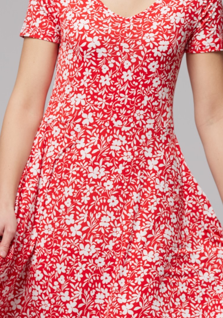 Czerwona odcinana sukienka 1557