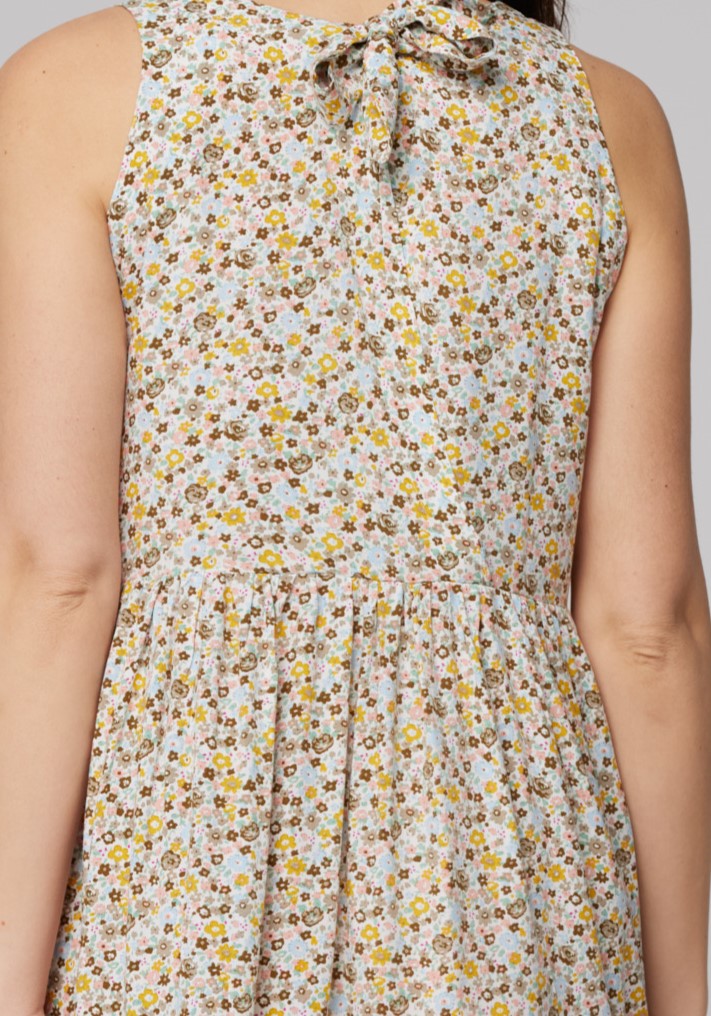 Letnia jasna sukienka w kwiatki 1112