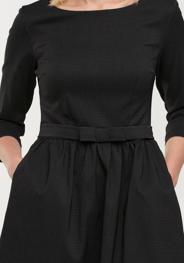 Elegancka odcinana sukienka 1766