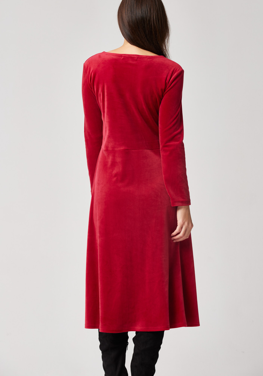 Czerwona welurowa sukienka 1984