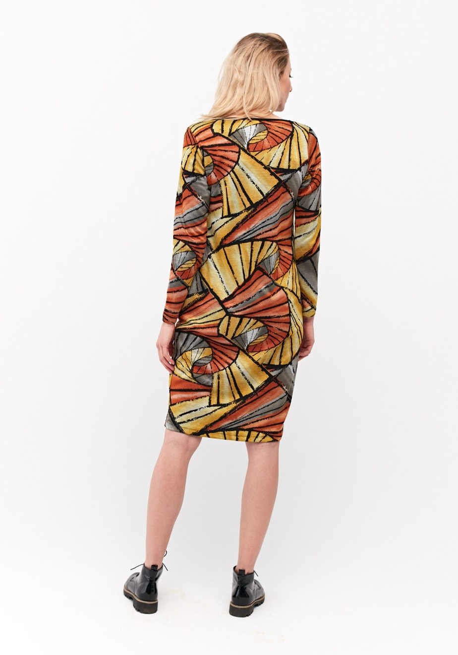 Sukienka w żółto-pomarańczowy wzór 1500