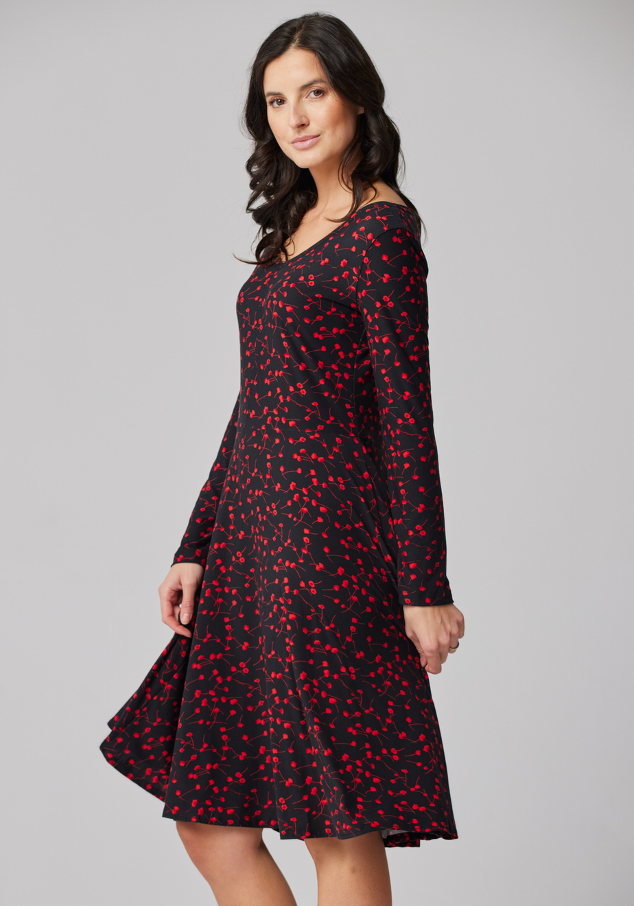 Rozkloszowa czarna sukienka w czerwone kwiatki 1937