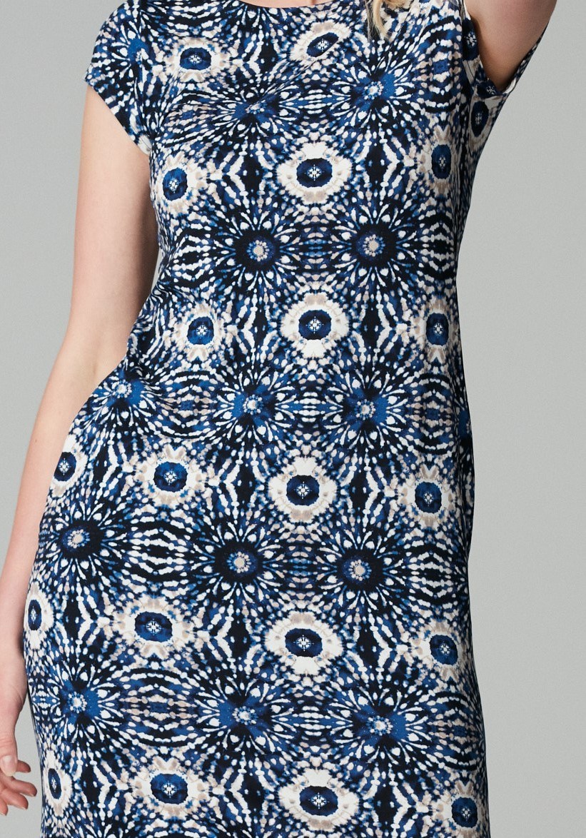 Dopasowana sukienka w rozety 1537