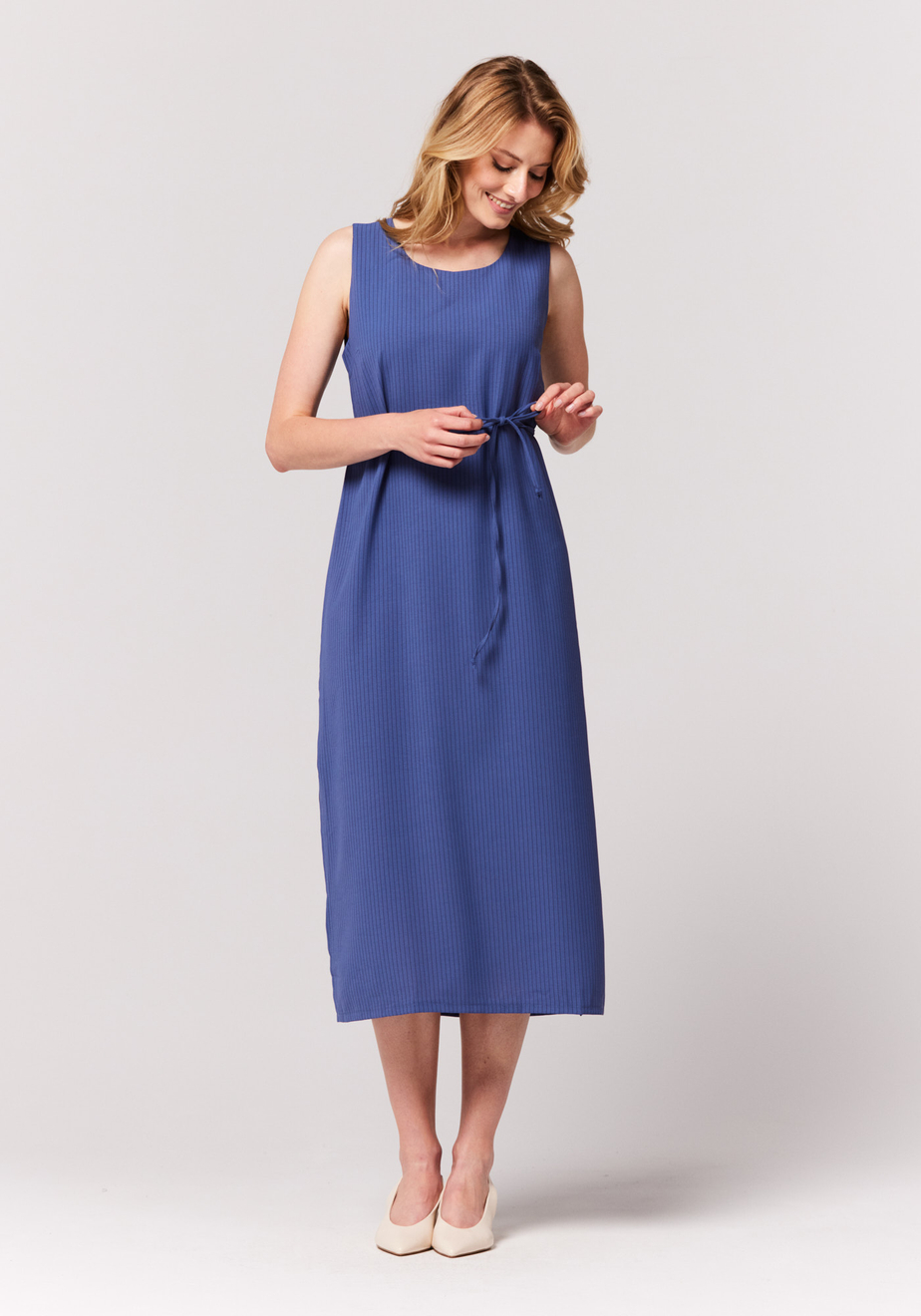 Prosta prążkowana sukienka 1032