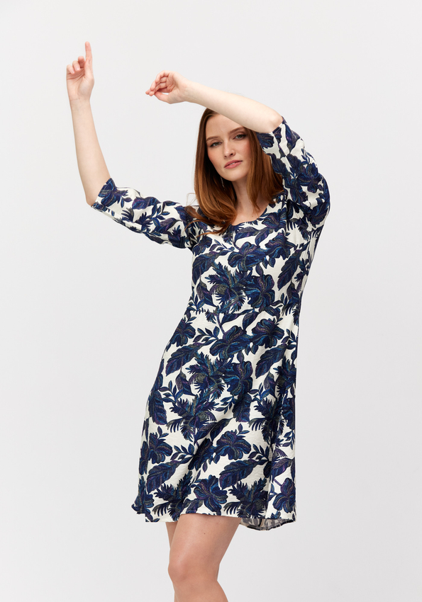 Jasna sukienka w duże kwiaty 1600