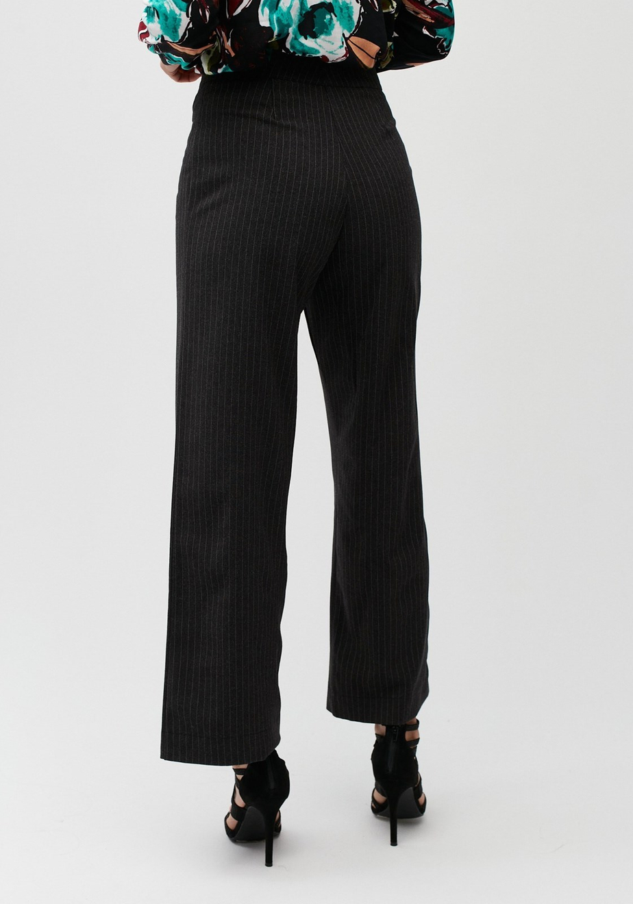 Spodnie w paski o luźnym kroju 5085