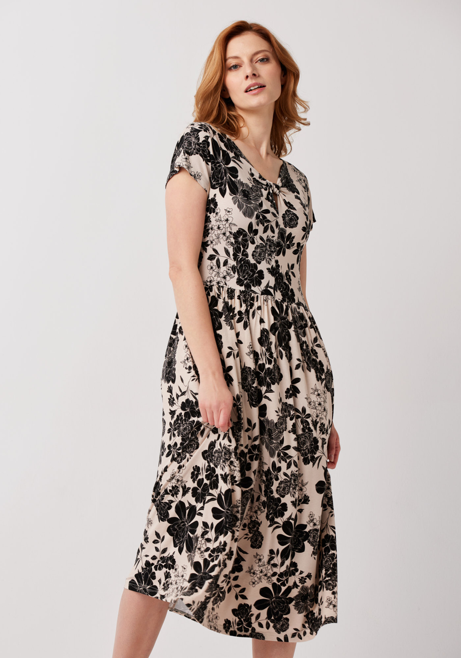 Midi sukienka w czarne kwiaty 1297