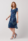 Rozkloszowana granatowa sukienka w kwiaty 1545