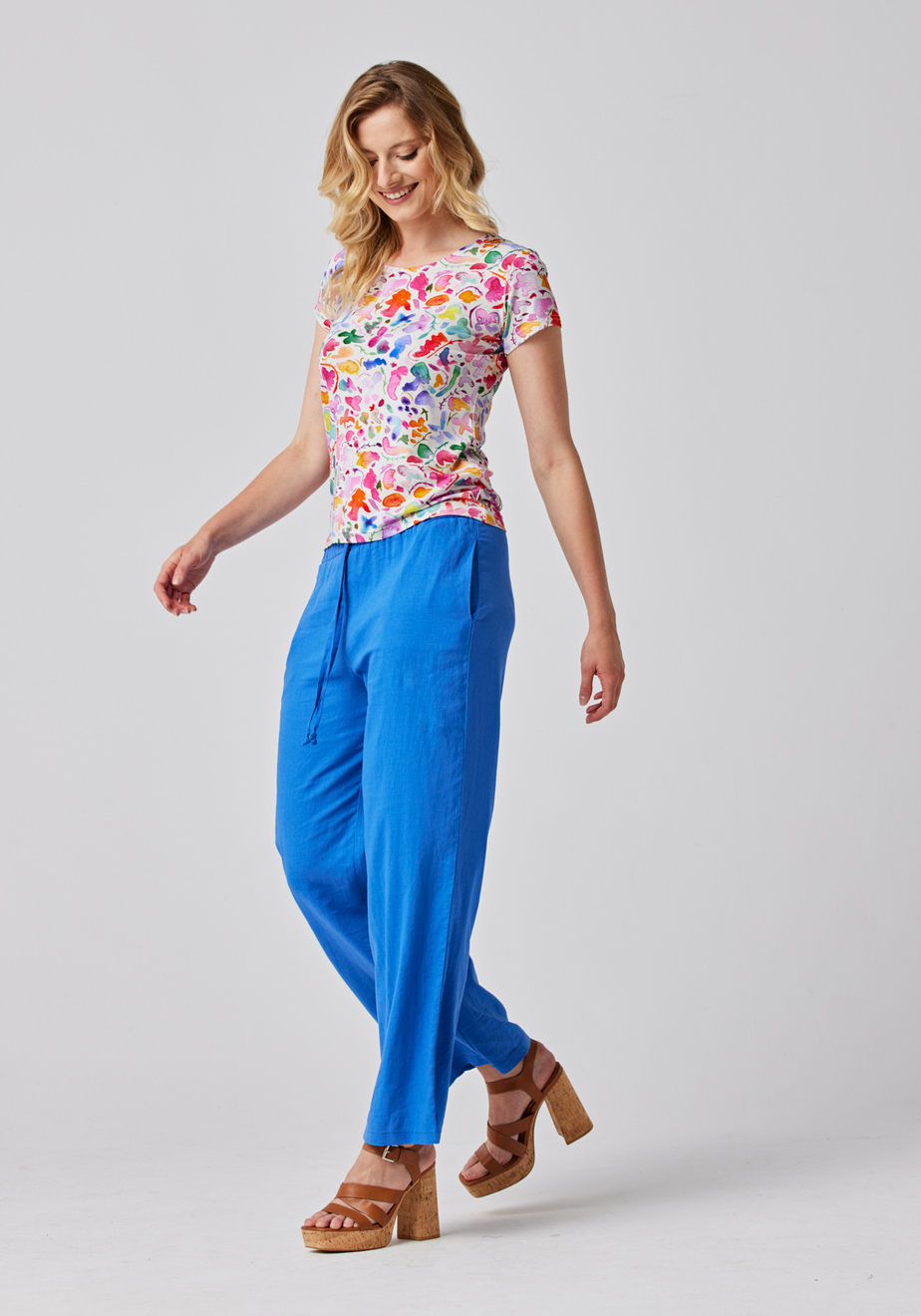 Biała bluzka w kolorowe kwiaty 3134