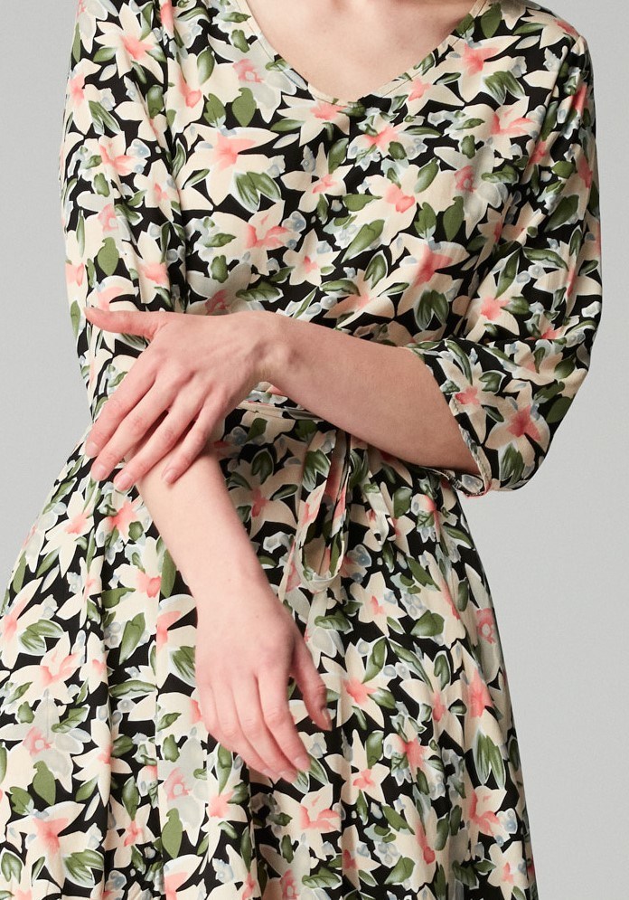 Jasna wiązana sukienka 1214