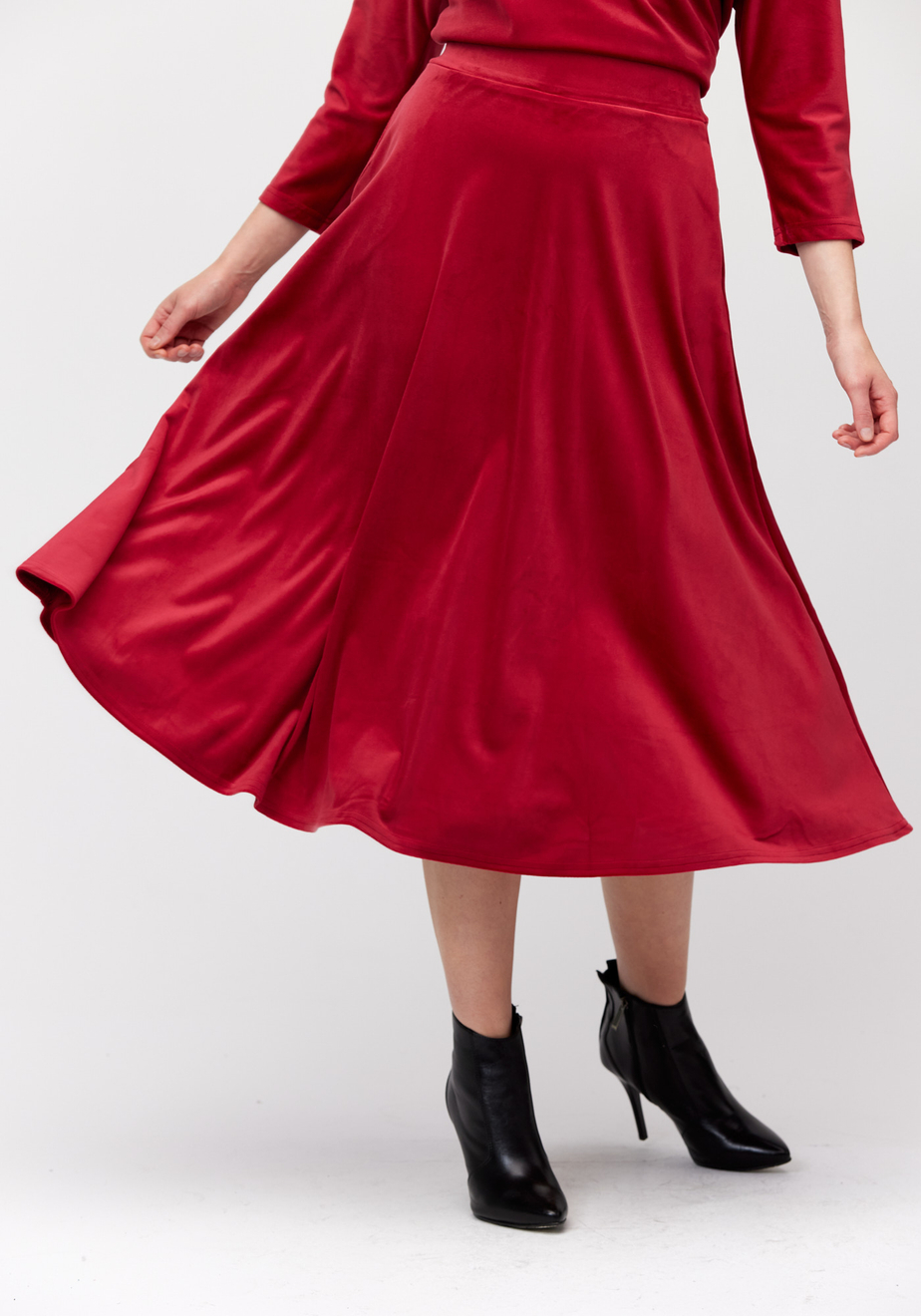 Rozkloszowana czerwona spódnica z weluru 2040