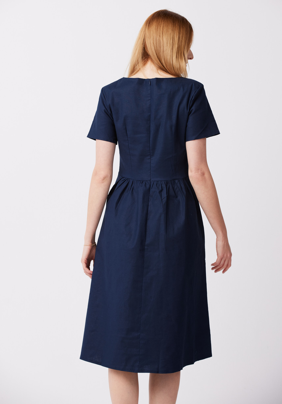 Rozkloszowana granatowa sukienka 1354