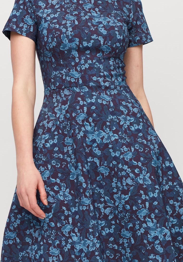 Odcinana sukienka w kwiaty 1794