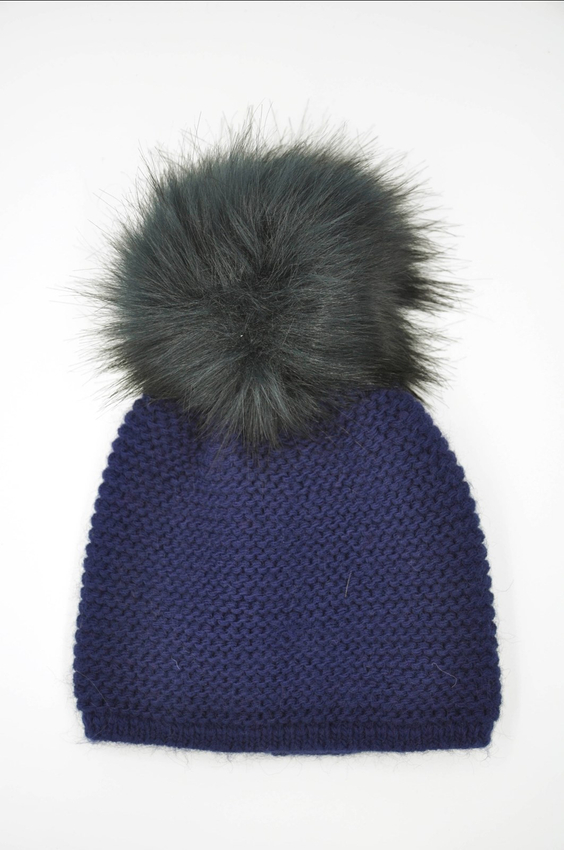 Granatowa czapka z pomponem 9063