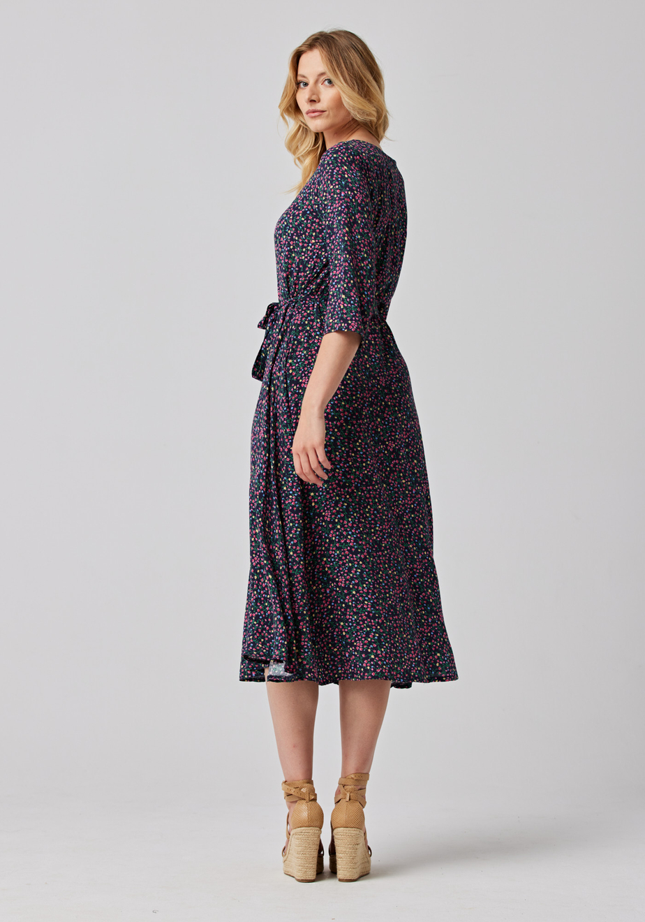 Rozkloszowana czarna sukienka 1005