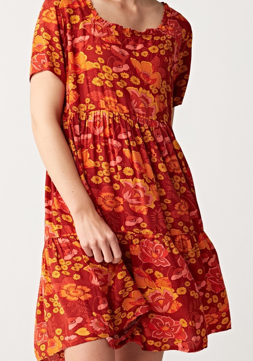 Trapezowa czerwona sukienka 1203