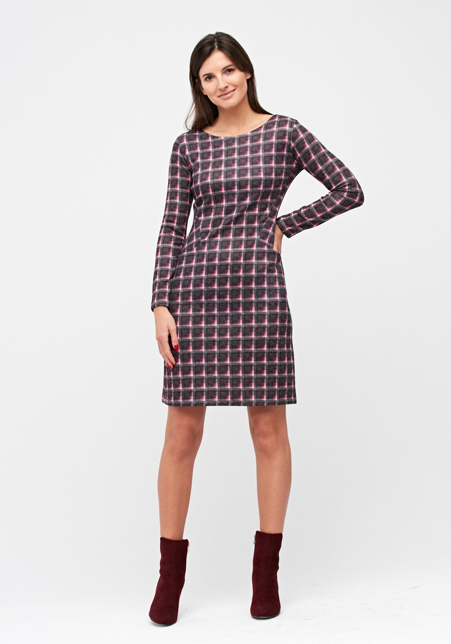 Sukienka w różową kratkę 1885