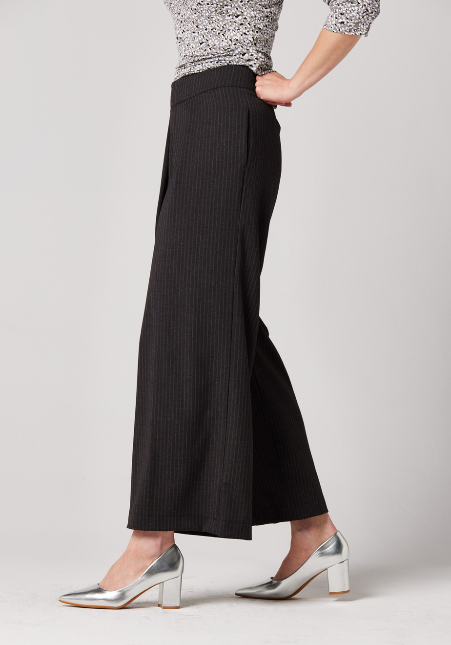 Spodnie w paski o luźnym kroju 5071