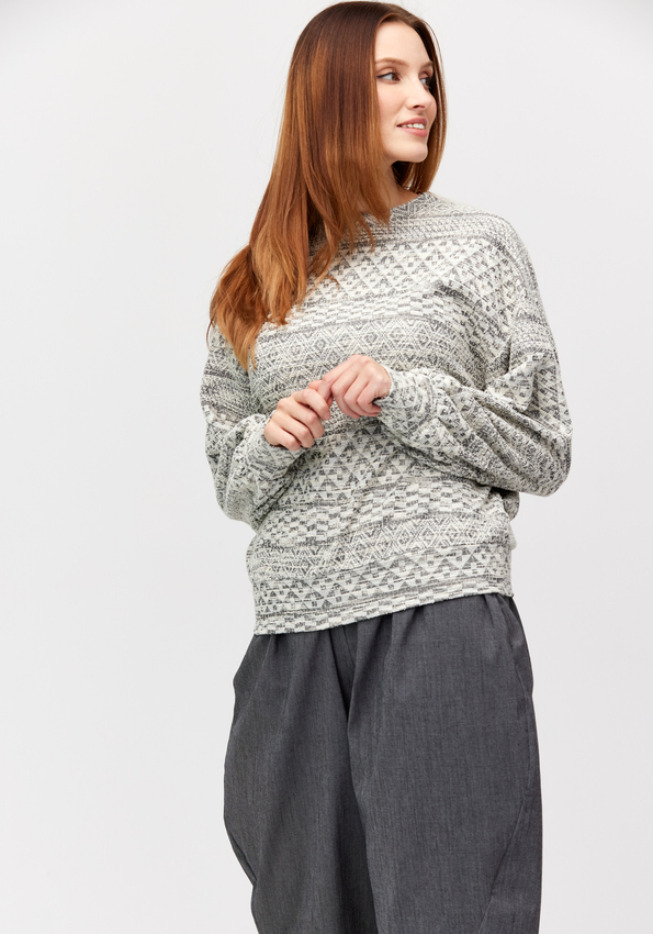 Luźny jasny sweter 8908