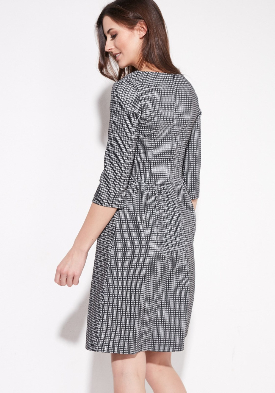 Rozkloszowana sukienka czarno-biala 1180