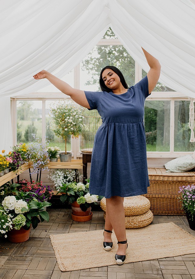 Granatowa sukienka z kieszeniami 6151