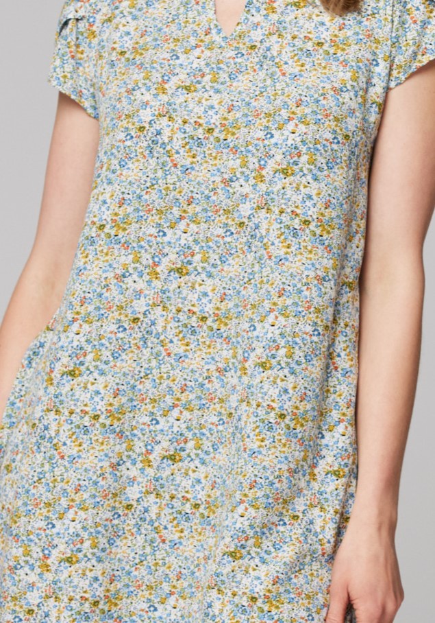 Biała sukienka w drobne kwiatki 1208