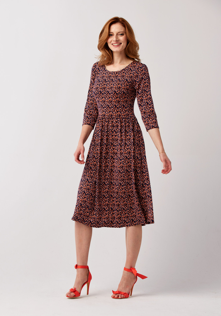 Sukienka w pomarańczowe plamki 1531