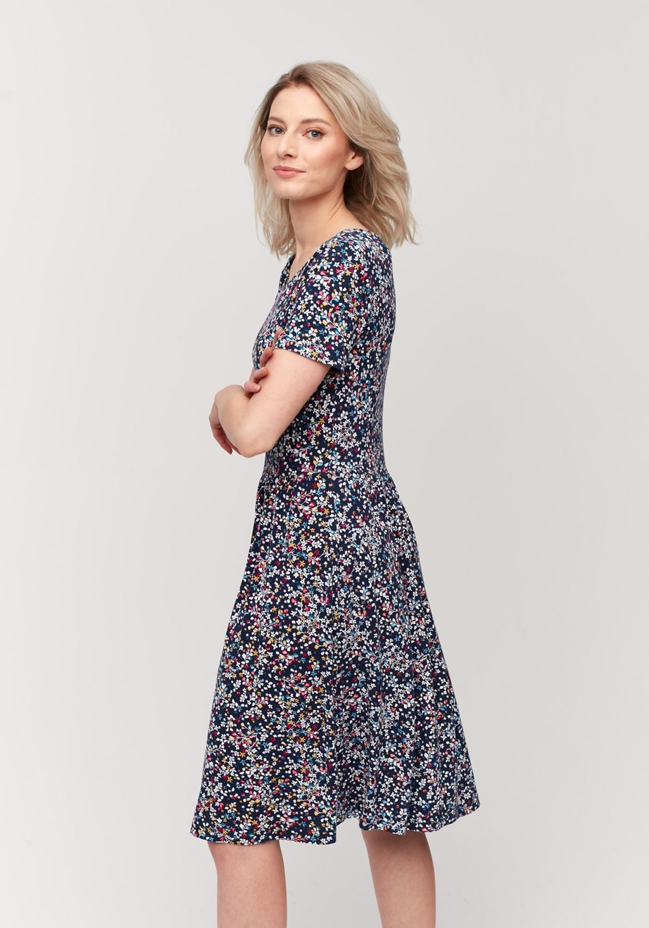 Odcinana sukienka w kwiatki 1555