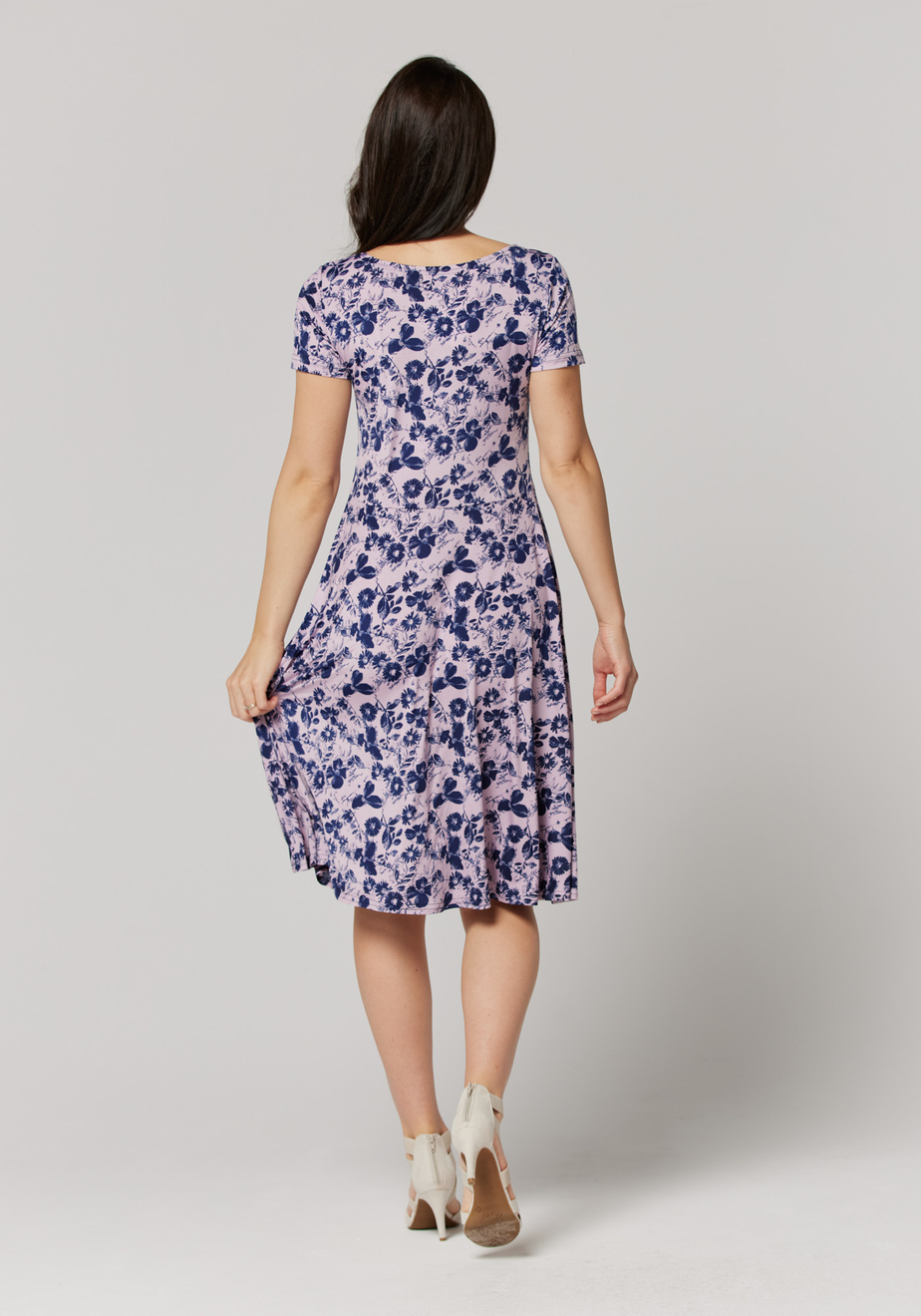 Rozkloszowana różowa sukienka w kwiaty 1445