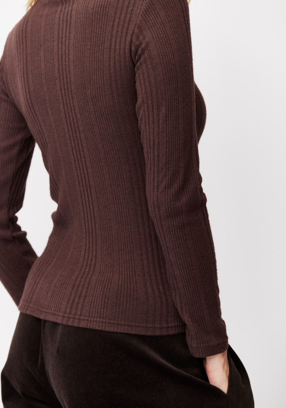 Czekoladowy golf 8960