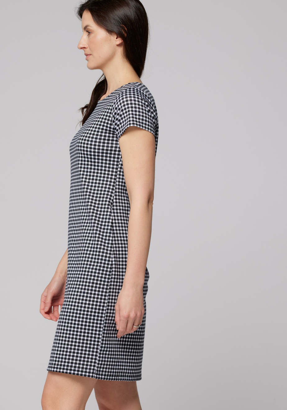 Sukienka o prostym kroju w kratkę 1285