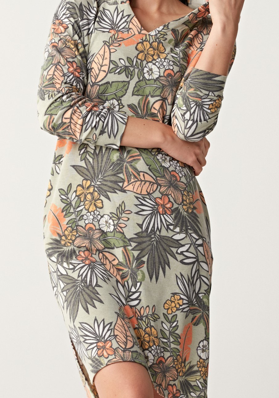 Sukienka z kapturem 1531