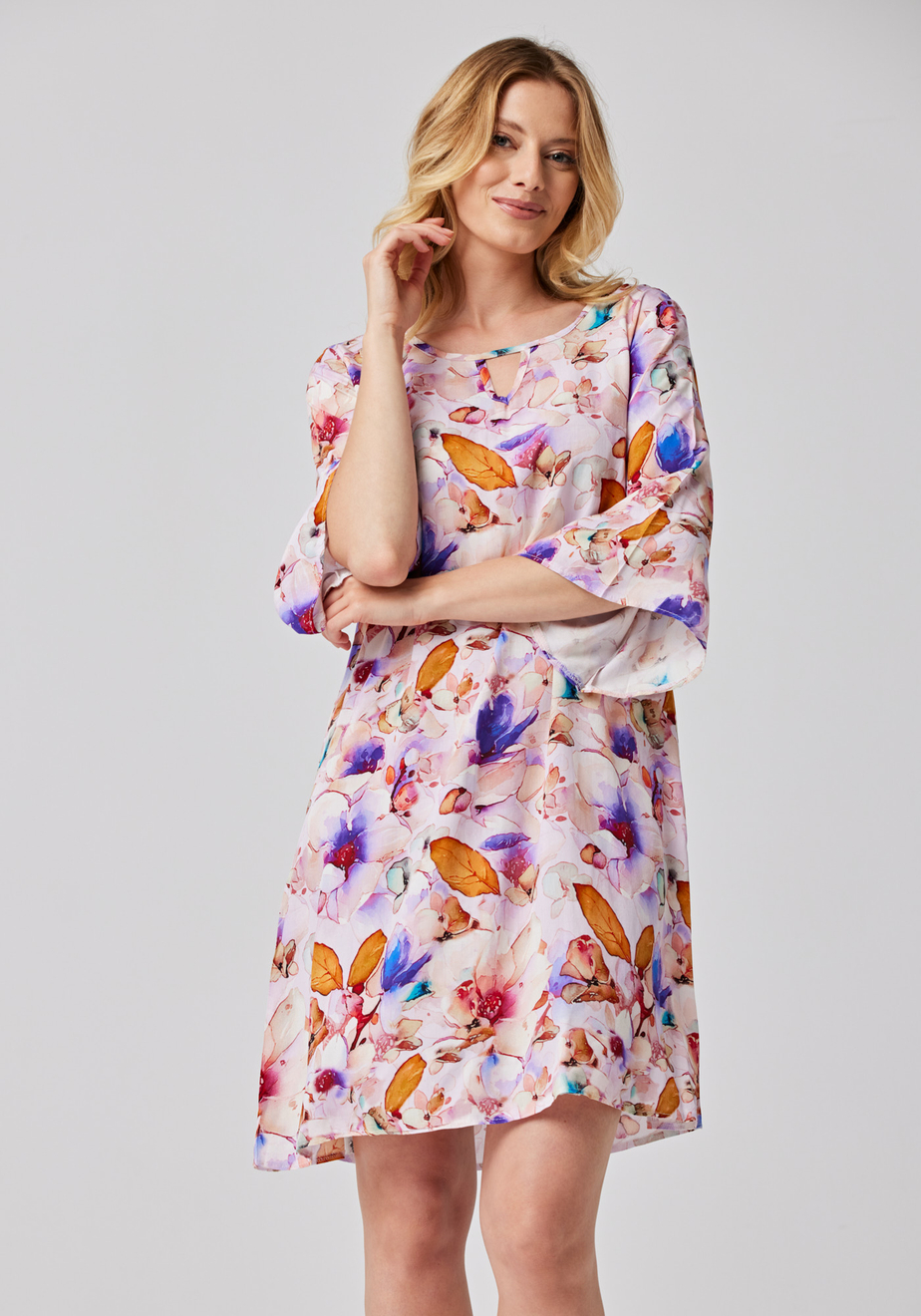 Prosta cienka sukienka w fioletowe kwiaty 1040