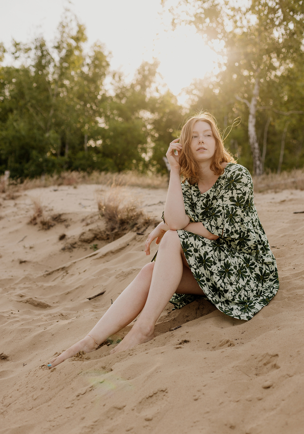 Swobodna sukienka w zielone kwiaty 1221