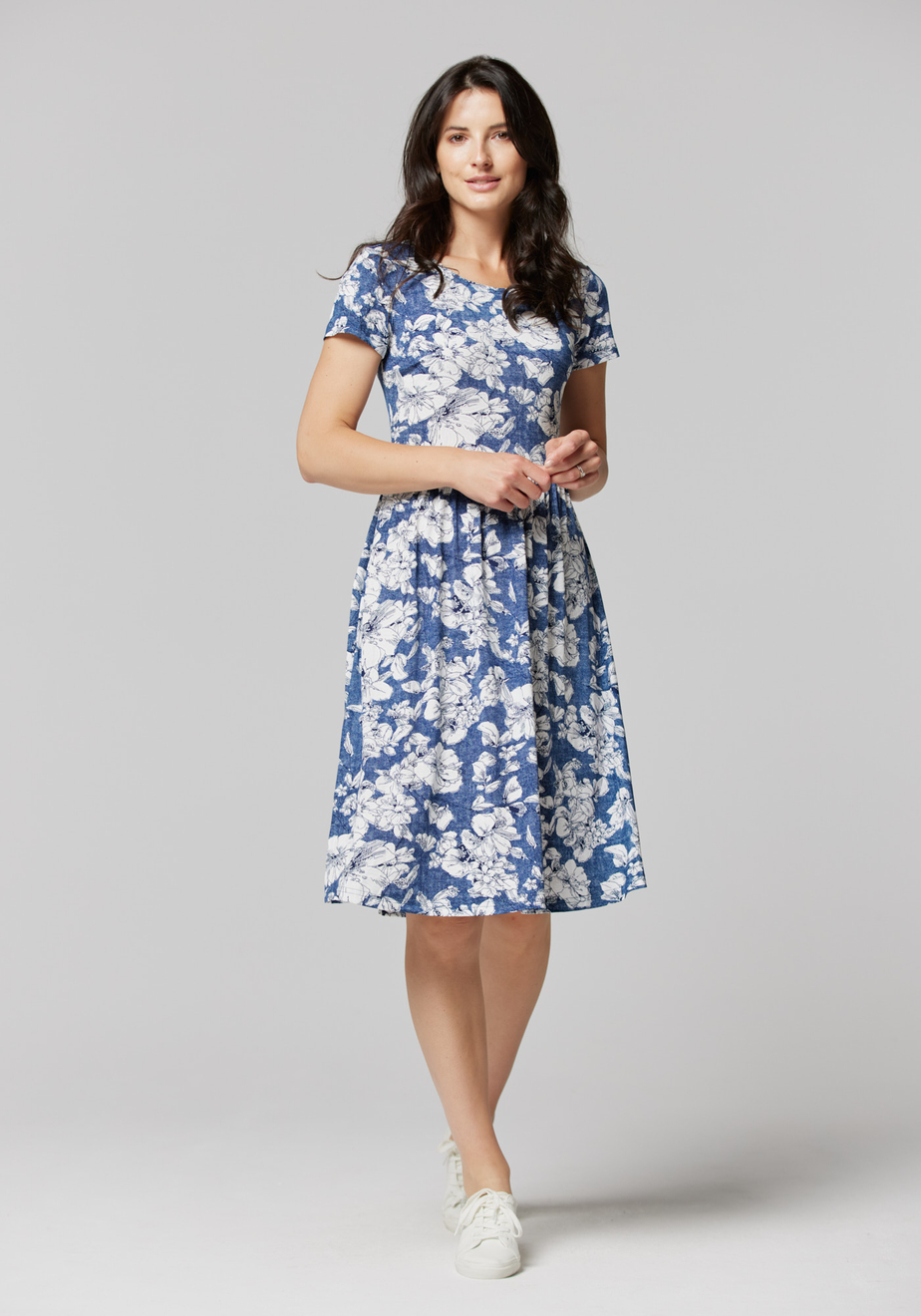 Odcinana sukienka w białe kwiaty 1256