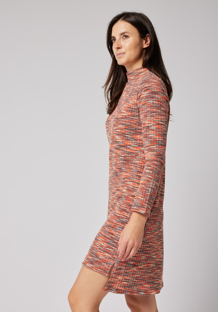 Kolorowa sukienka z golfem 1878